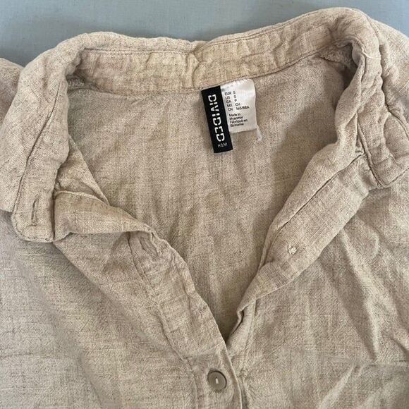 Divided H&M Size Medium Cream Long Sleeve Collared Button-Up Shirt - Picture 2 of 4